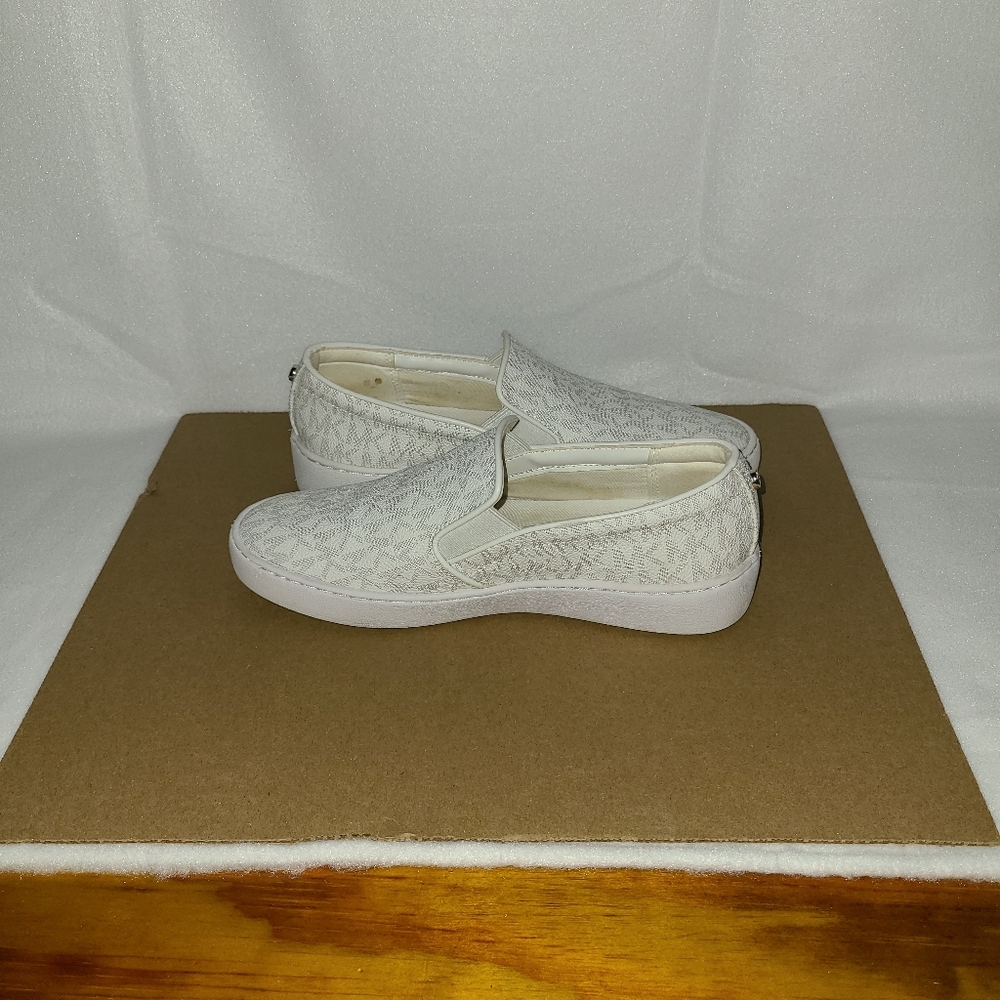 Teddi Slip-On Sneaker Size 6 Signature Logo - Picture 8 of 11